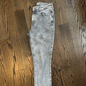 Gently worn PacSun mom jeans. Washed gray and size 27.
